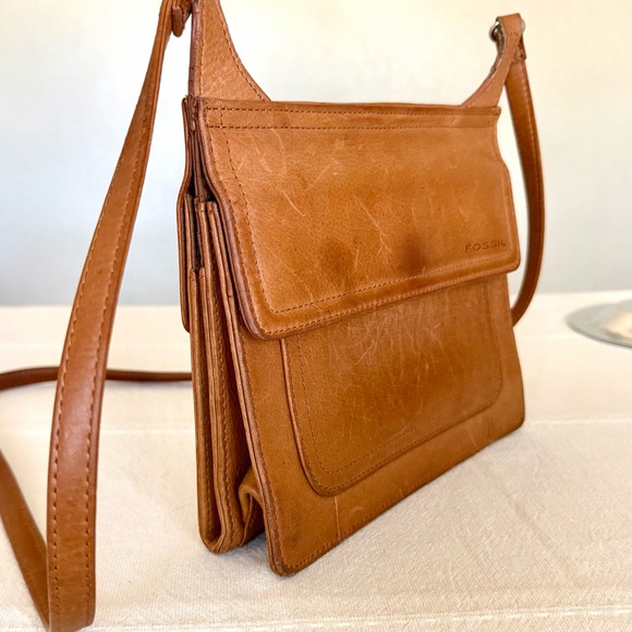 Fossil Genuine Leather Tan Crossbody Purse Medium Bag with Front Flap Pocket EUC - Picture 2 of 5